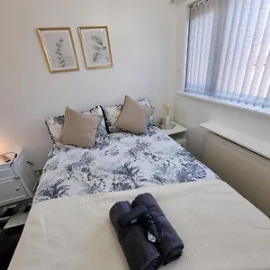  Guest house Modern & Elegant W/ Netflix And Parking United Kingdom